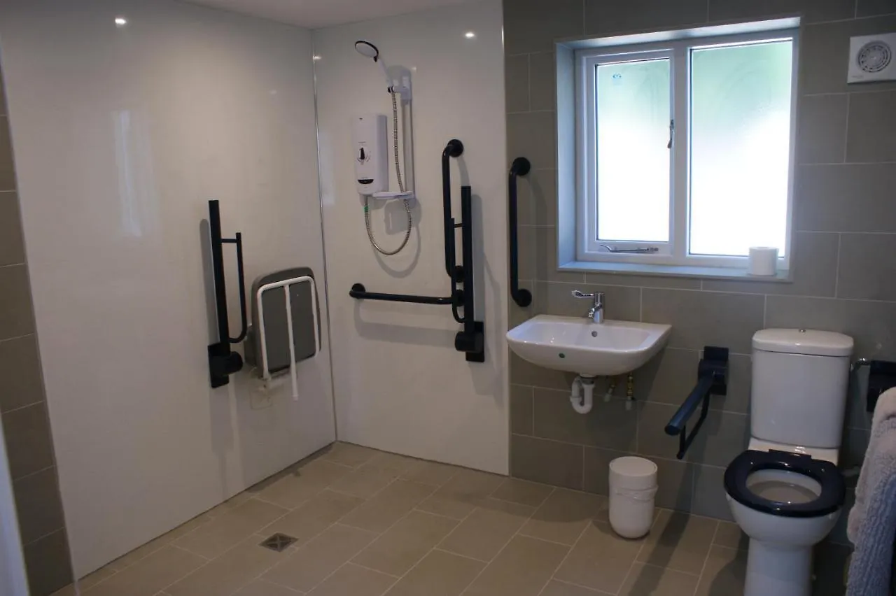 Spacious 4 Bed Family Cottage In Parkland Setting York