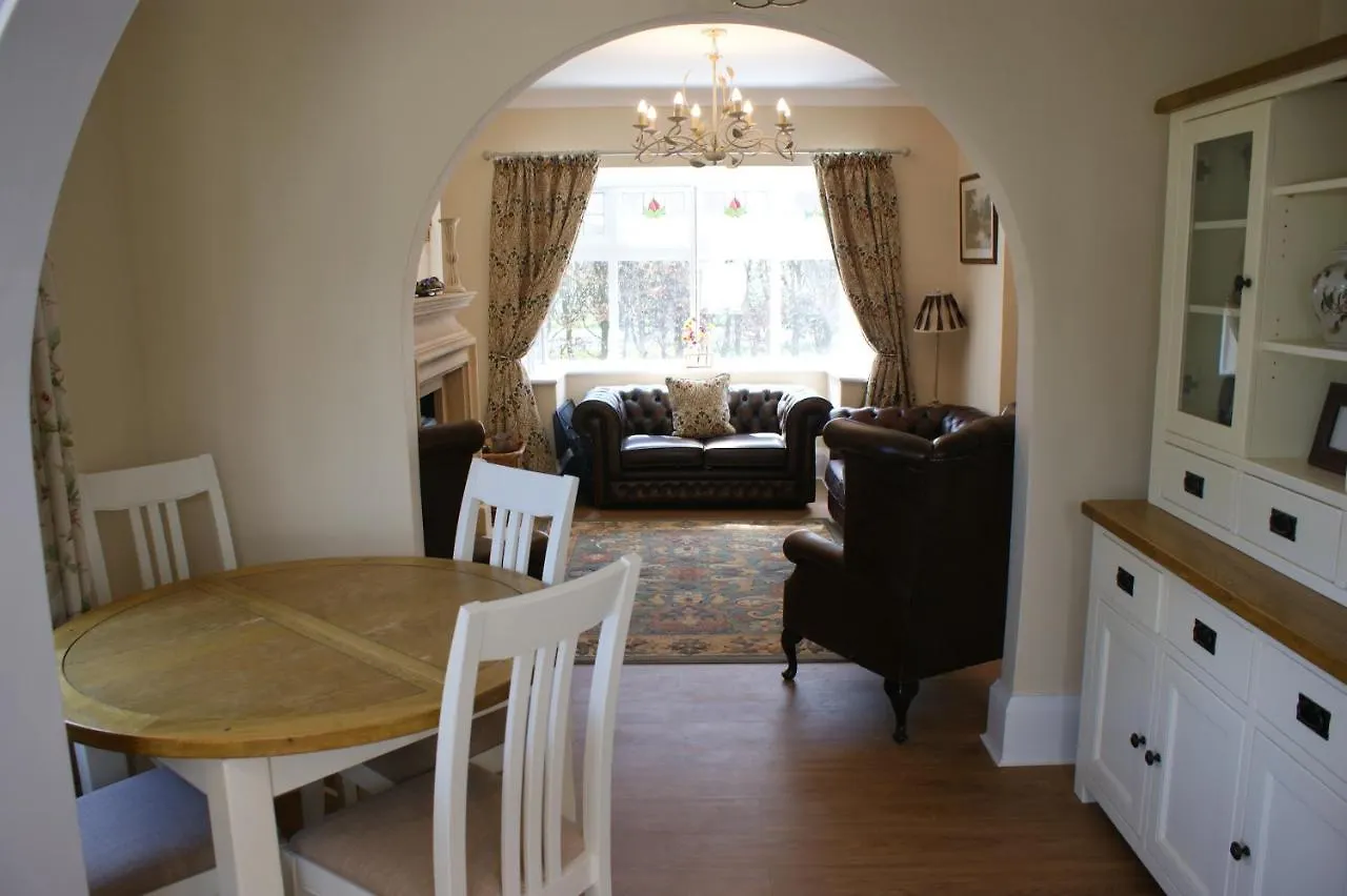 Spacious 4 Bed Family Cottage In Parkland Setting York Casa de Férias