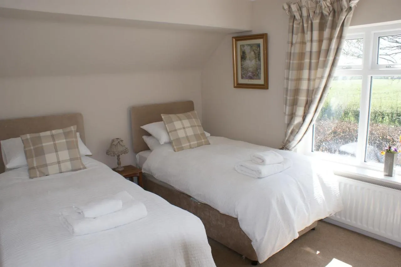 Spacious 4 Bed Family Cottage In Parkland Setting York